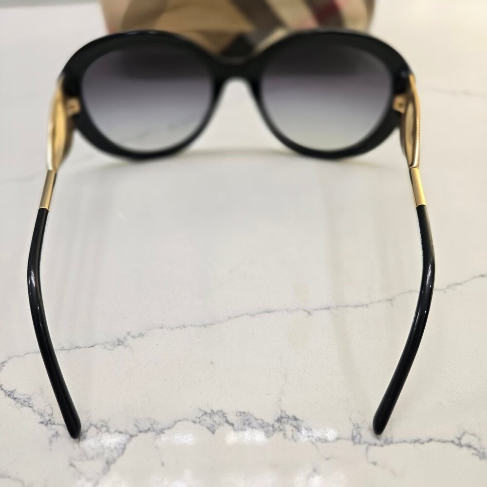 Burberry Oversized Sunglasses - Picture 6 of 15